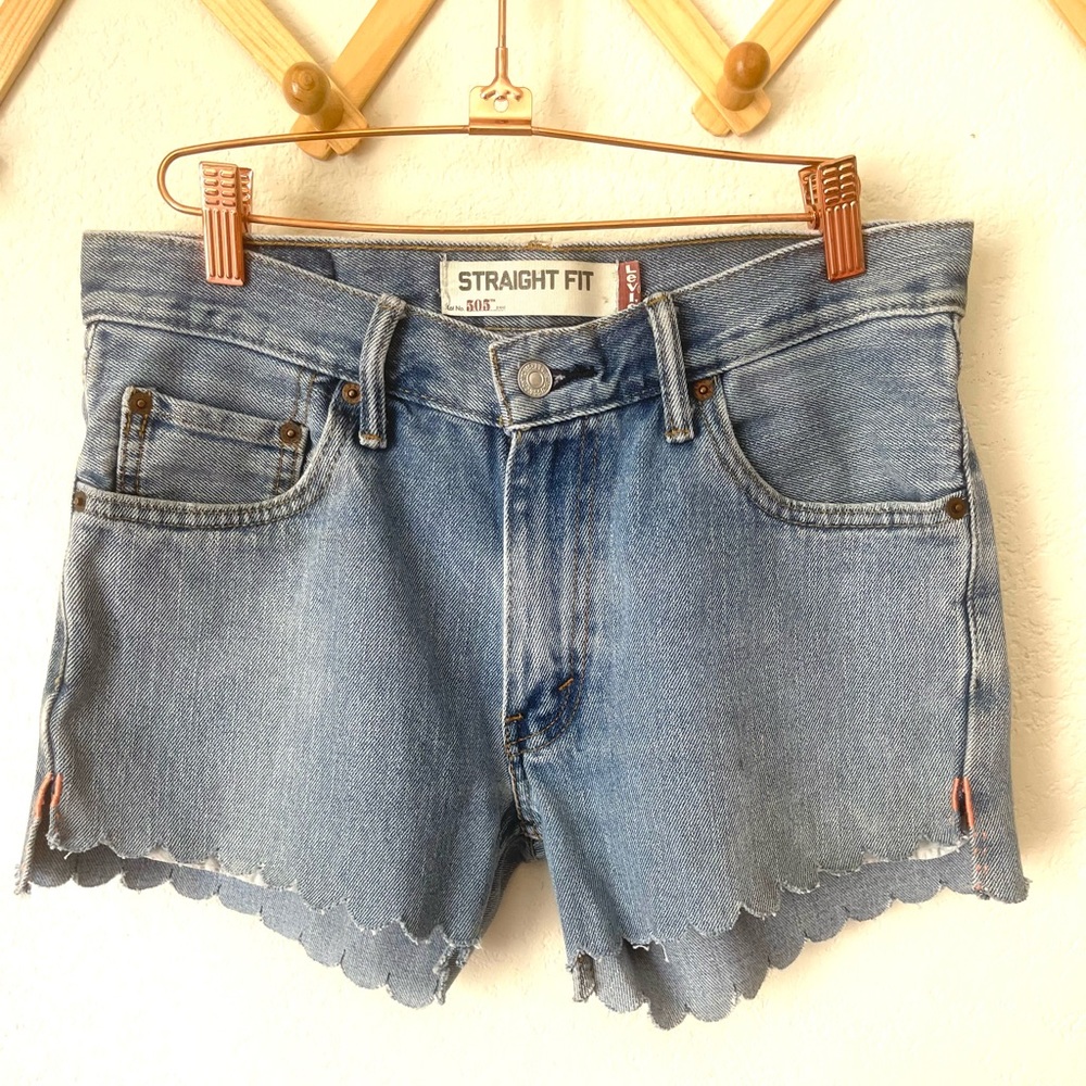Levi’s Shorts - Picture 2 of 3